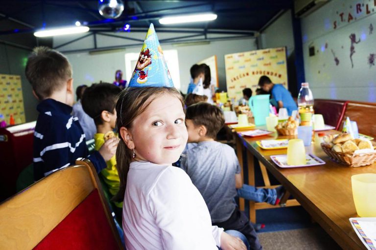 Danas Nam Je Divan Dan, Divan Dan