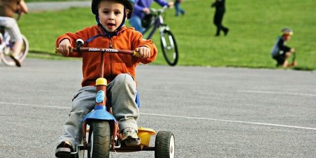 Deciji prvi koraci u saobracaju Deciji Prvi Koraci U Saobracaju